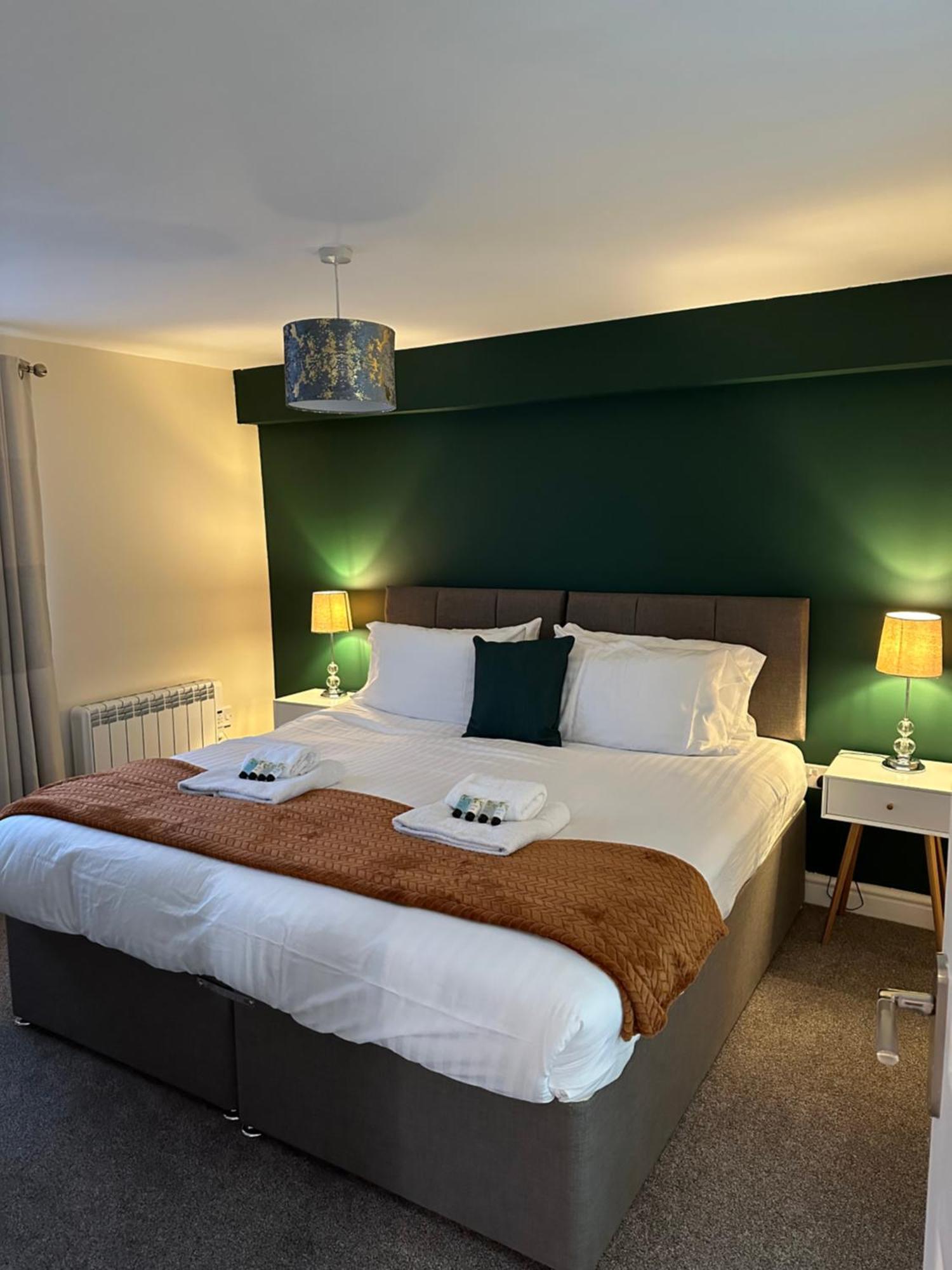 Orange Lilly In Stroud With Free Parkingアパートメント エクステリア 写真